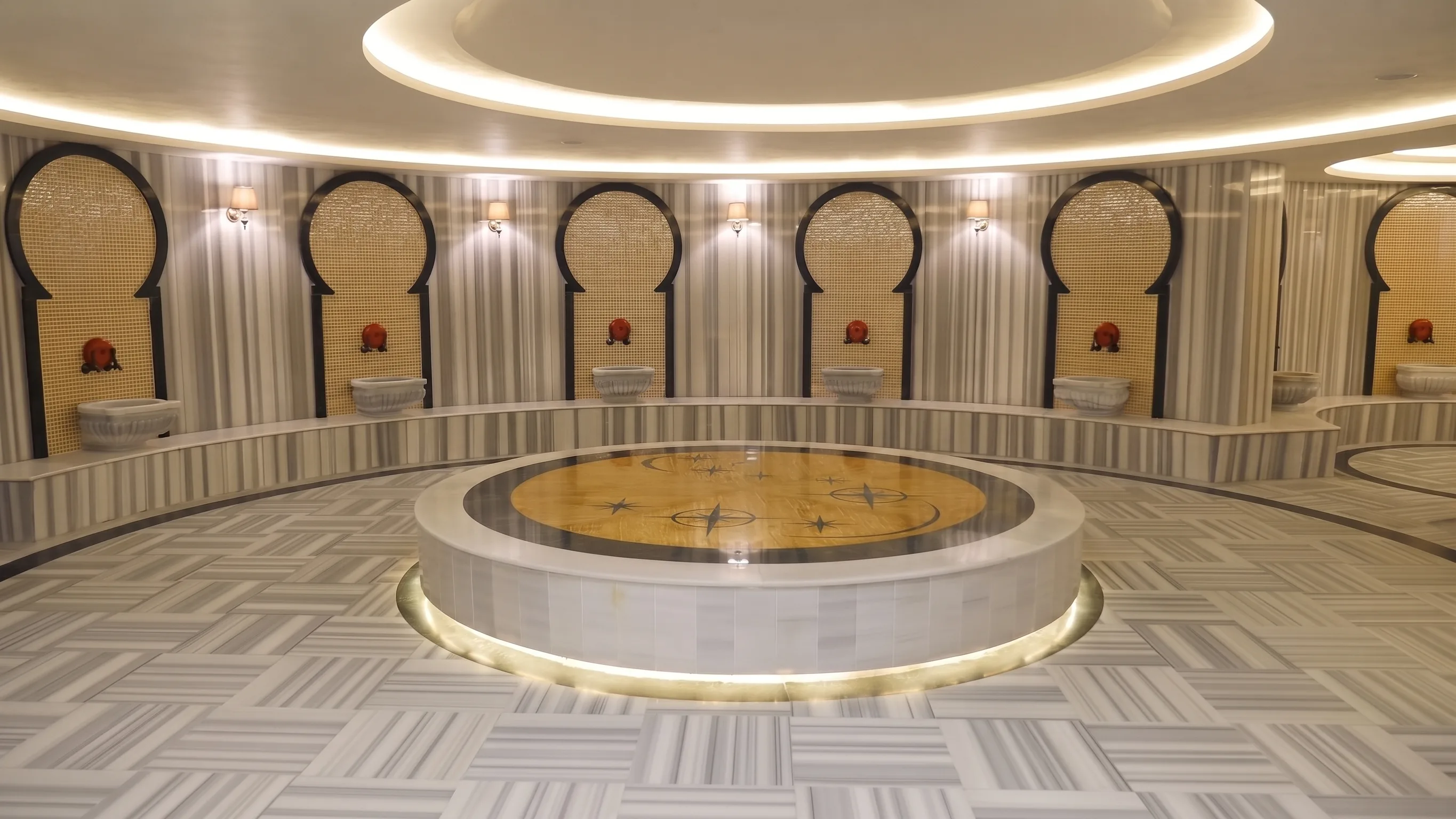 Süreyya Paşa Hamamı hamam alanı ve göbek taşı